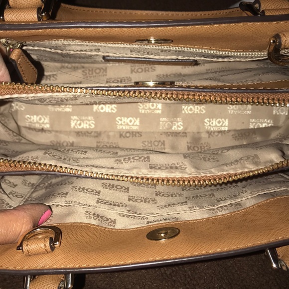 Michael Kors crossbody - Picture 2 of 4